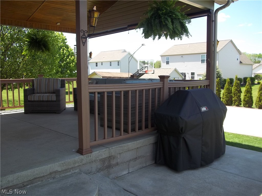 Carrousel Corners 1 - Residential