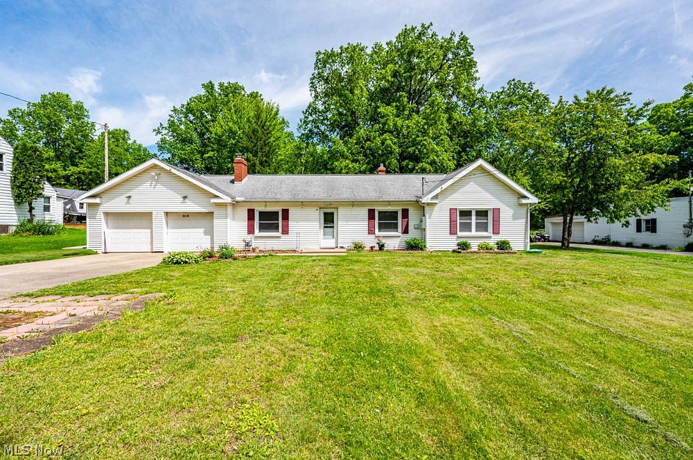 Photo 1 of 43 — 2279 Reeves Road NE, Howland, OH 44483