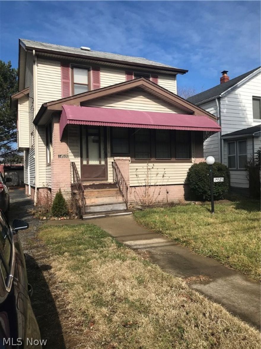 3bedroom colonial on north side of cleveland,great for first time owner or investor, spacious rooms, small kithchen ,enclosed front porch , a little paint and clean up will make a great rental or owner occupied.