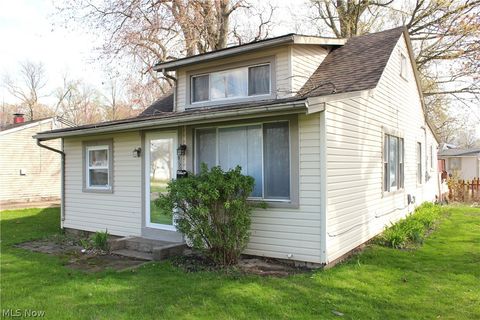 Single Family Residence in Mentor-on-the-Lake OH 7856 Lake Shore Boulevard.jpg