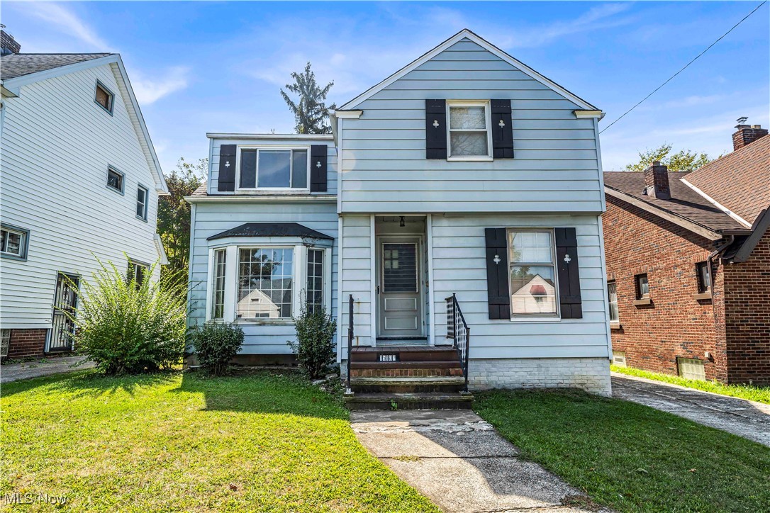 15102 Edgewood Ave | UP, Cleveland - Spacious 2-bed 1-bath multi-family home! //
$ 800 rent / $ 800 deposit //
$55 application fee per adult //
1-2 pets OK in this unit. After application pre-approval, a PetScreening is required for any animals to proceed with one of our properties; a PetScreening affidavit is still required if you have no pets. (Some breed restrictions apply per HUD guidelines). //
NO SMOKING //
1 time $139 non-refundable set up fee paid at lease signing //
$35/month required resident benefit package; can include personal property/liability insurance for an additional $10/month for $45/month total. //
After application Pre-Approval 1 applicant per household application is required to fill out a PetScreening application, before being about to proceed with placing a Reservation Fee for one of our properties. You will receive a pre-approval for your application and in order to proceed, the PetScreening is required. Even if you have NO pets - this application must be filled out. One time, non-refundable pet fee of $250-600 per animal applies to all pets & must be paid before or when you pay your first month rent. (No fee for qualified assistance animals). //
Our application is processed through secure site: Findigs, and they require ID and income verification. Without this, your application will not be processed. They offer 24/7 chat support on their application directly if you have any questions. //
BEDROOMS:2 //
BATHROOMS:1 //
APPLIANCES PROVIDED:N/A //
UTILITIES / RESIDENT RESPONSIBILITY: Resident pays gas and electric and is responsible for snow removal. //
Serious inquiries only.