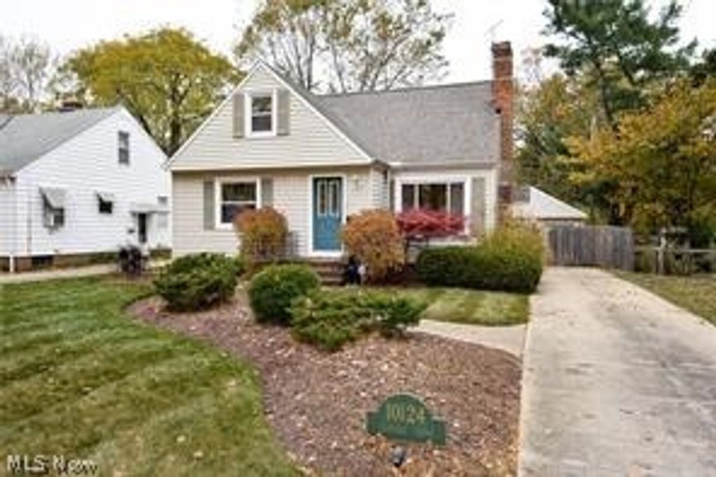 Photo of 10124 Keswick Drive, Parma Heights, OH 44130 (MLS # 5207107)