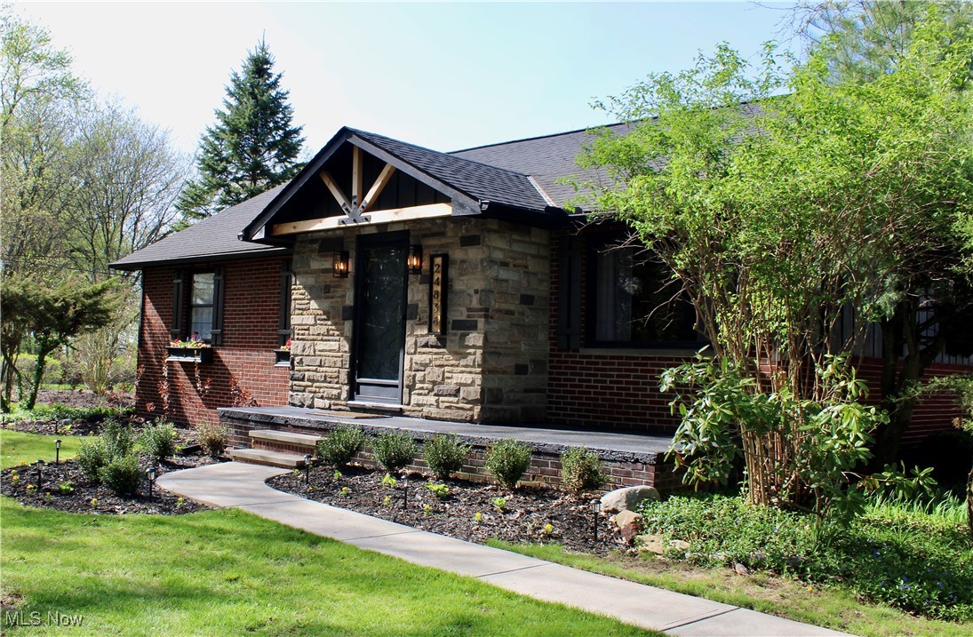 24836 Kennedy Ridge Road, North Olmsted, Ohio image 2