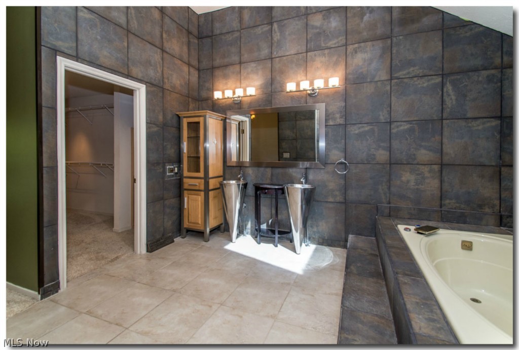 Schlund 01 - Residential Lease