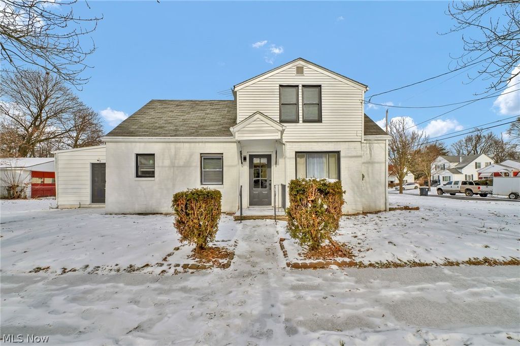 Photo of 926 Winton Avenue, Akron, OH 44320 (MLS # 5186979)