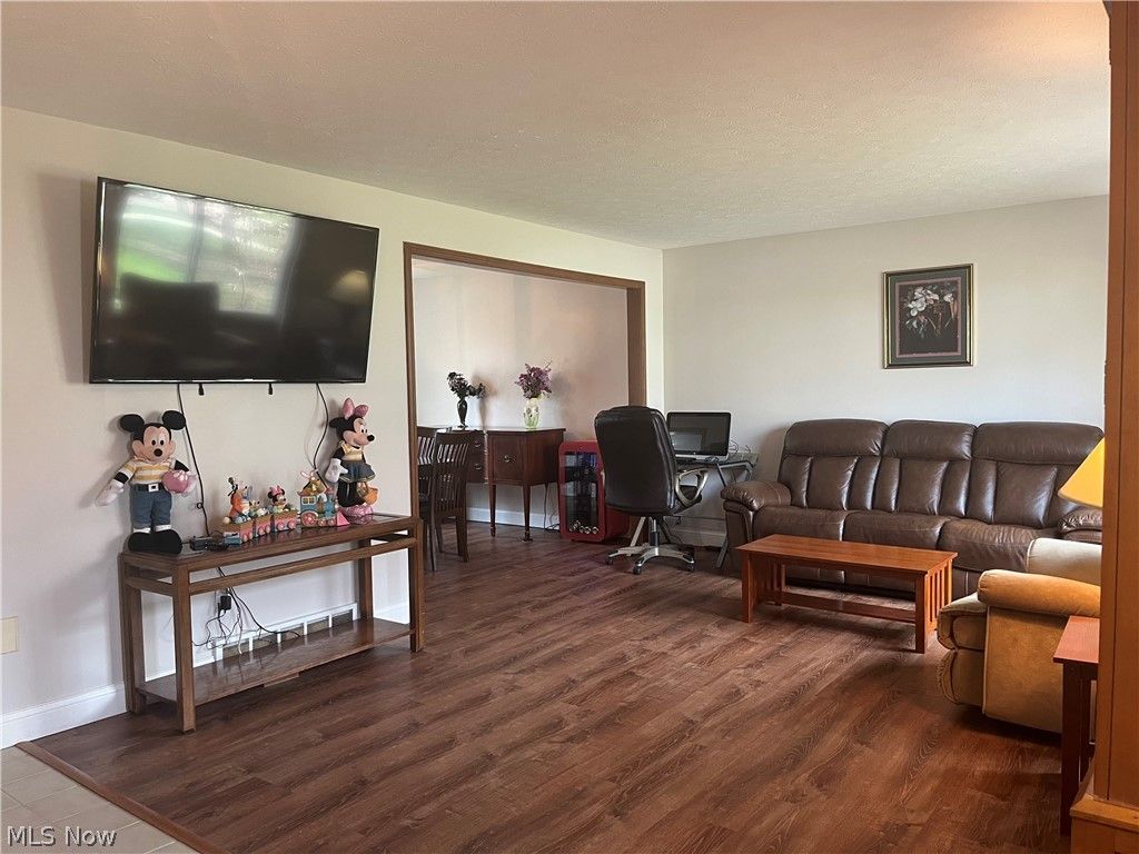 Photo of 13330 S Partridge Drive, Valley View, OH 44125 (MLS # 5198986)