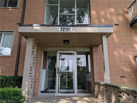 Condo For Sale - 22121 River Oaks Dr #E12<br/> Rocky River, OH 44116