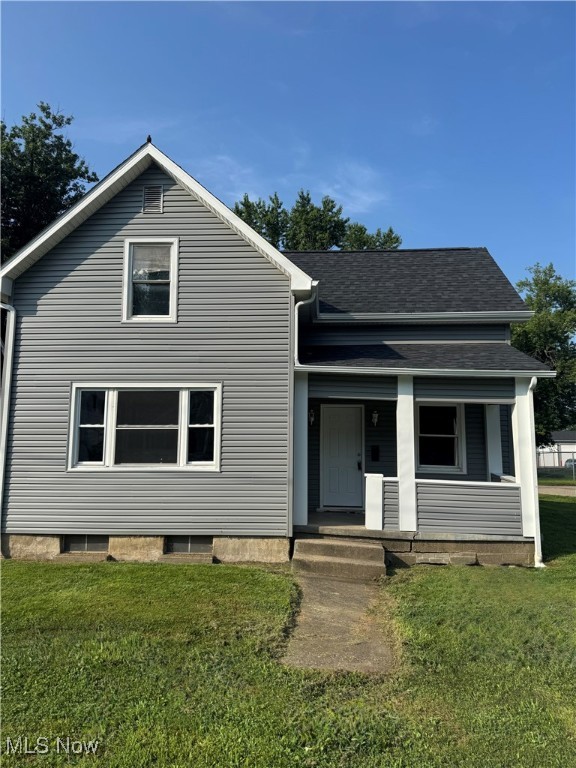 This newly updated 3-bedroom, 2-bathroom rental is conveniently located just off Linden Avenue, offering easy access to local shopping, dining, and major roadways. The home features fresh updates throughout, providing a clean and modern living space that's move-in ready. Each bedroom offers comfortable living, and the two full bathrooms add convenience for families or roommates. Please note that pets are not permitted at this property. All prospective tenants are subject to a credit and background check as part of the application process. Don’t miss out on this great opportunity to live in a well-maintained home in a desirable location—schedule your showing today!