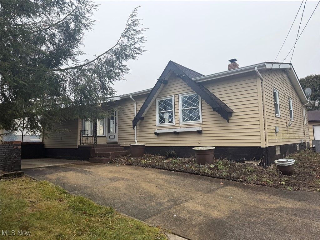 Photo of 184 Owosso Avenue, Fairlawn, OH 44333 (MLS # 5179826)