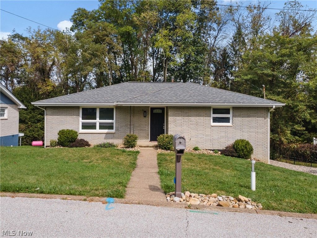 Photo of 51235 Burrwood Drive, St Clairsville, OH 43947 (MLS # 5197748)