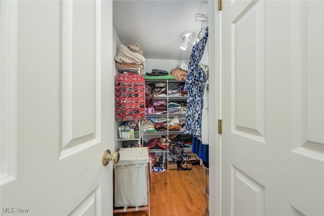 North Olmsted, Ohio 44070, United States, 3 Bedrooms Bedrooms, ,3 BathroomsBathrooms,Residential,Active,221549