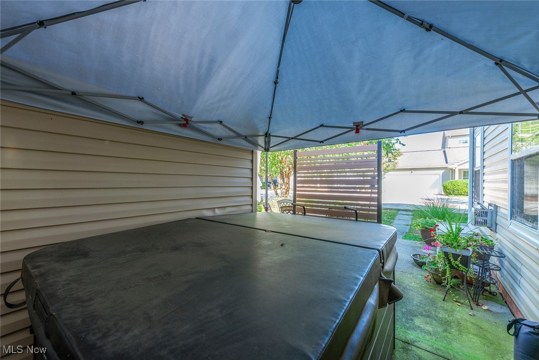 North Olmsted, Ohio 44070, United States, 3 Bedrooms Bedrooms, ,3 BathroomsBathrooms,Residential,Active,221549