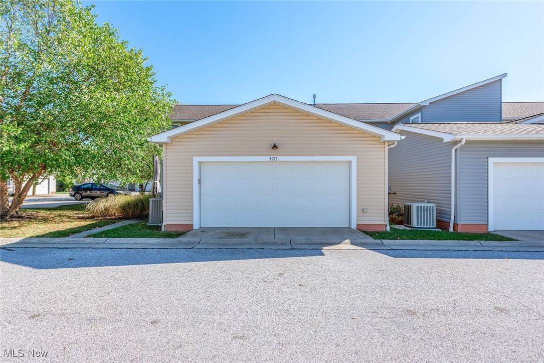 North Olmsted, Ohio 44070, United States, 3 Bedrooms Bedrooms, ,3 BathroomsBathrooms,Residential,Active,221549