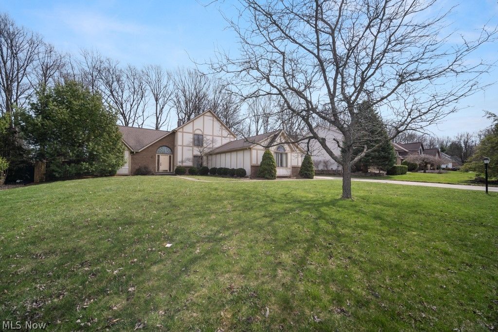 Photo of 10067 Jamestown Drive, North Royalton, OH 44133 (MLS # 5195110)