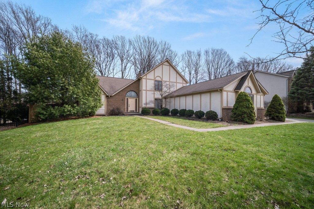 Photo of 10067 Jamestown Drive, North Royalton, OH 44133 (MLS # 5195110)