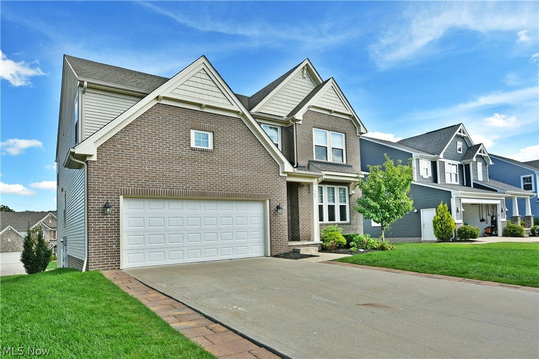 987 Hawkin Lane