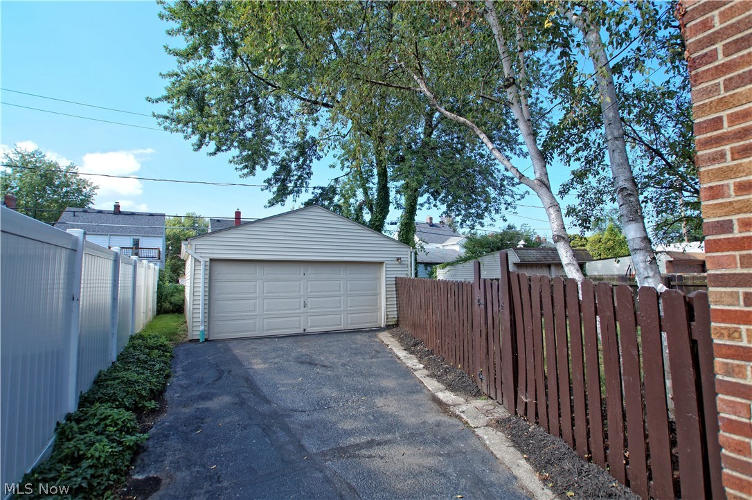 S H Kleinman Realty Co S Utopi - Residential