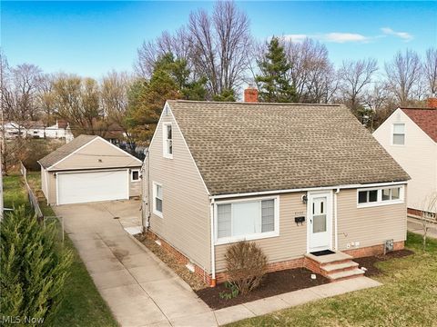 Homes For Sale - 15401 Walvern Boulevard Boulevard<br/> Maple Heights, OH 44137