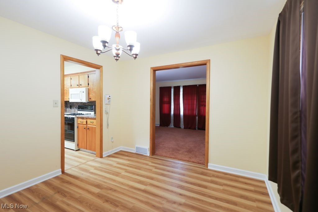 Salem, Ohio 44460, United States, 4 Bedrooms Bedrooms, ,3 BathroomsBathrooms,Residential,Contingent,162172