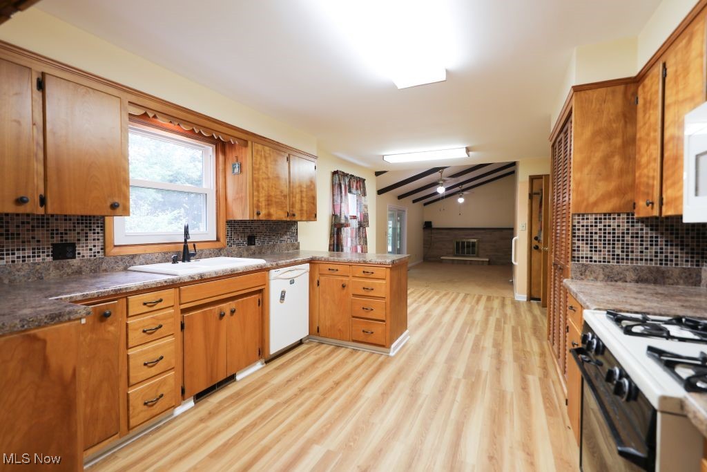 Salem, Ohio 44460, United States, 4 Bedrooms Bedrooms, ,3 BathroomsBathrooms,Residential,Contingent,162172