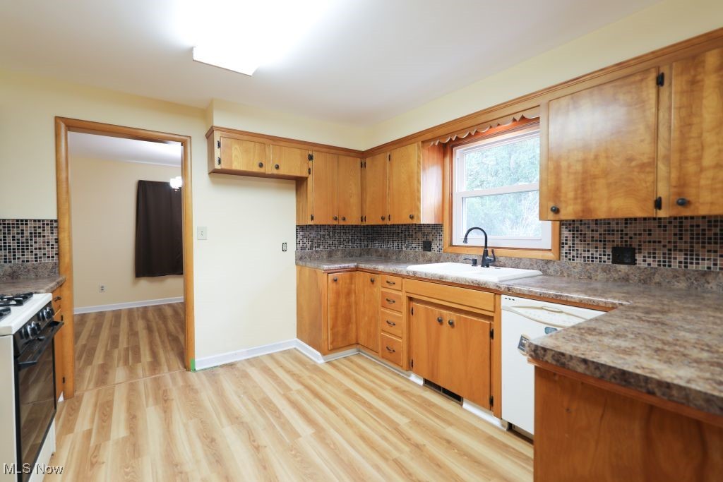 Salem, Ohio 44460, United States, 4 Bedrooms Bedrooms, ,3 BathroomsBathrooms,Residential,Contingent,162172