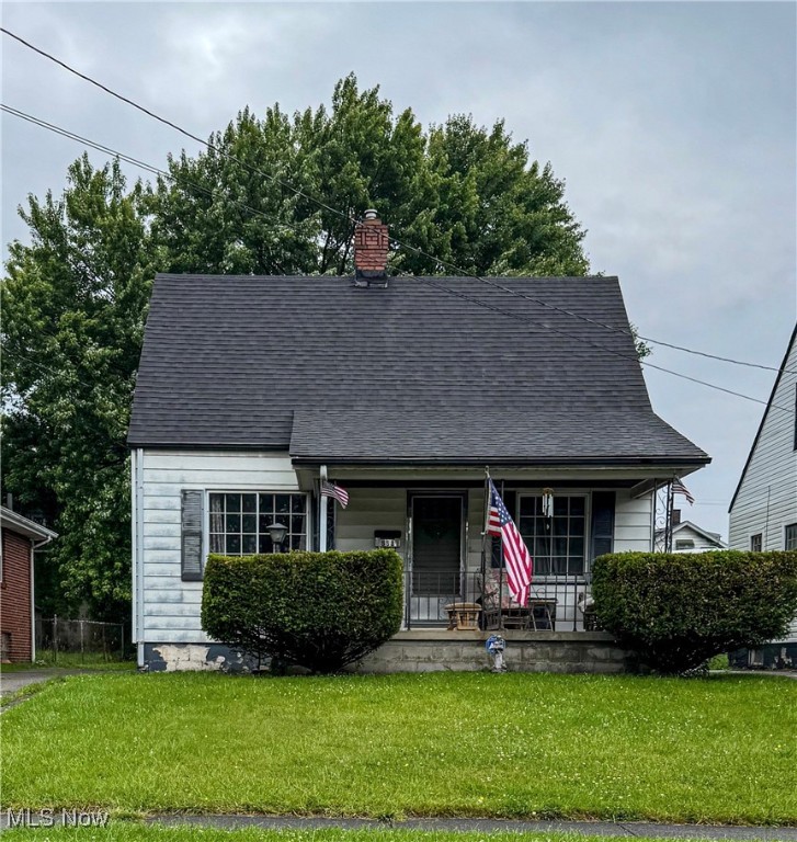 Cute and cozy 3 bedroom 1.5 bath home, with main bedroom on the first floor! Well maintained as a rental for years, long term tenant would like to stay. 24 hr notice to show. Great investment property or for first time home buyers!