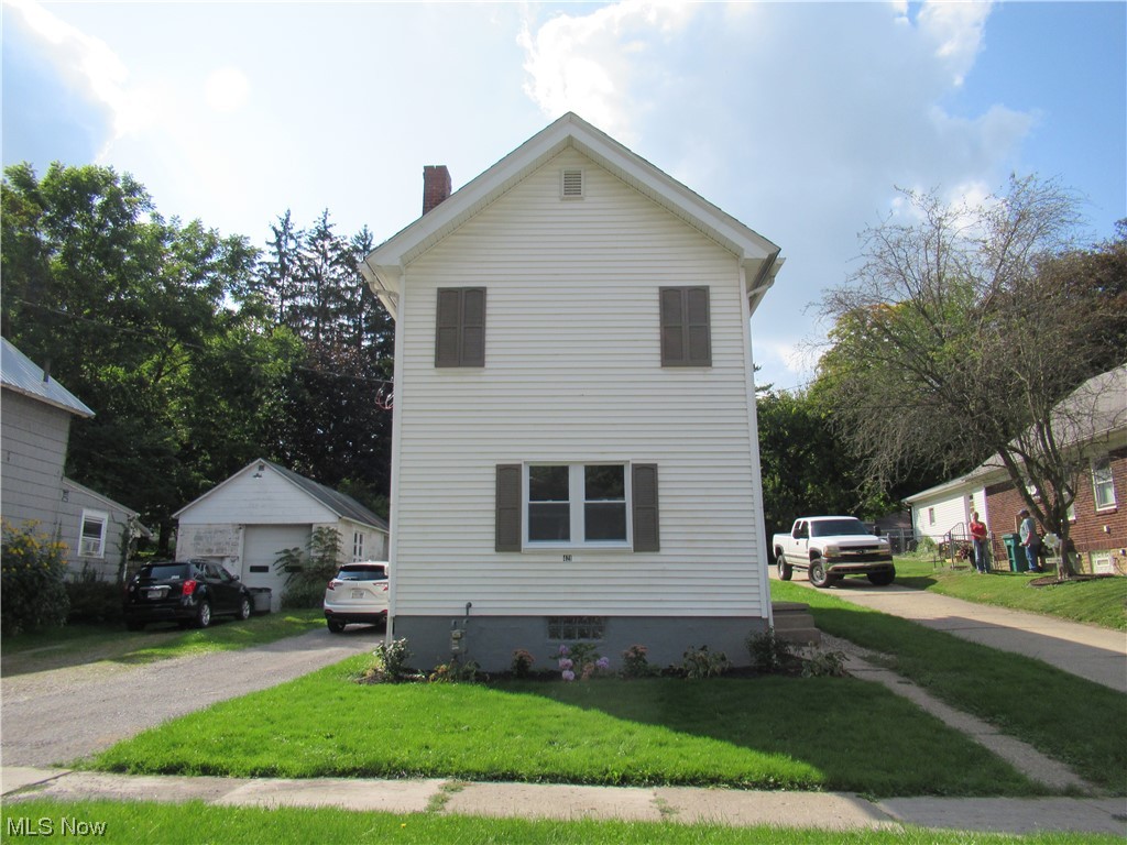 Main image without alt text