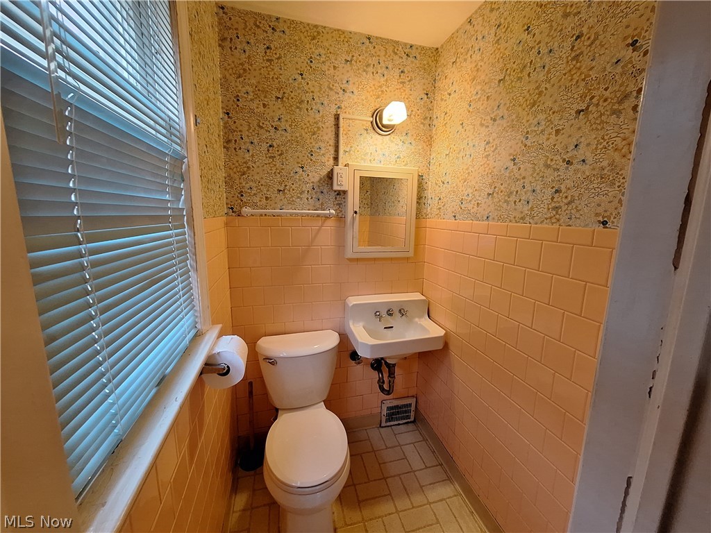 Associated Dev Cos Bo - Residential Lease