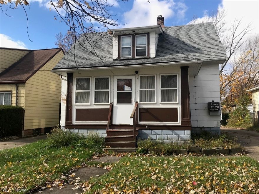 Great opportunity!  This well cared for home in a solid neighborhood has great potential.  Newer roof, hot water tank, furnace.