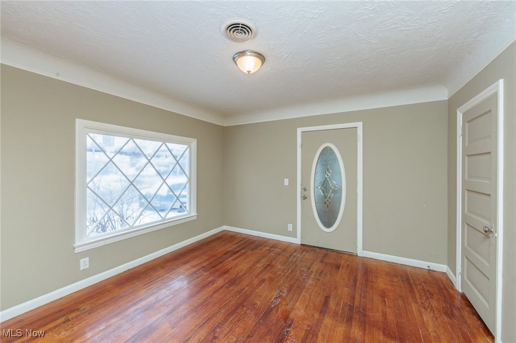 Photo of 5062 Lee Road, Maple Heights, OH 44137 (MLS # 5182310)