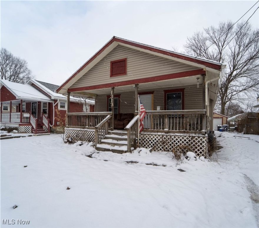 Welcome to 1313 Coventry St., Akron, OH 44306. A fantastic 2 bedroom floor plan is ready for your decorating ideas! Washer, dryer, range, and refrigerator updated 2023, furnace updated 2018. Siding and roof updated 2009. COnvenient location! Come see it today!