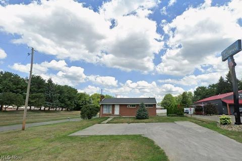 Photo of 2150 Beechwood Avenue, Alliance, OH 44601 (MLS # 5210096)