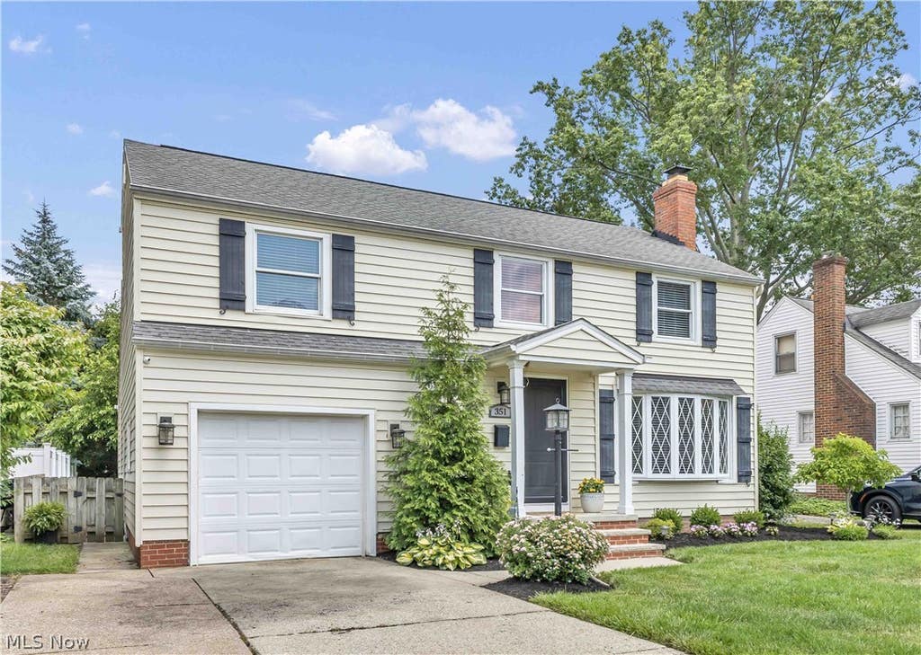 Photo of 351 Oakmoor Avenue, Bay Village, OH 44140 (MLS # 5224743)