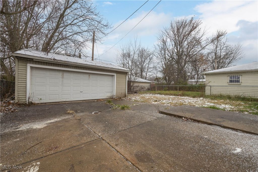 Photo of 3890 E 143rd Street, Cleveland, OH 44128 (MLS # 5174283)