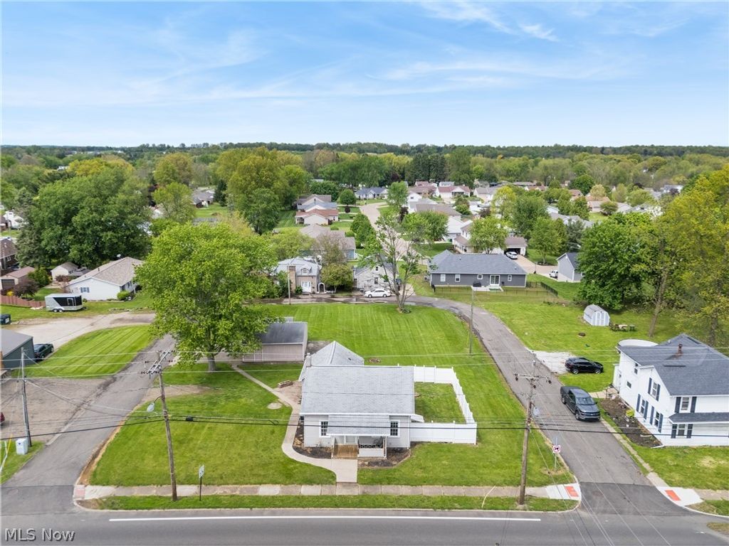 Photo of 2906 Lincoln Way NW, Massillon, OH 44647 (MLS # 5208131)