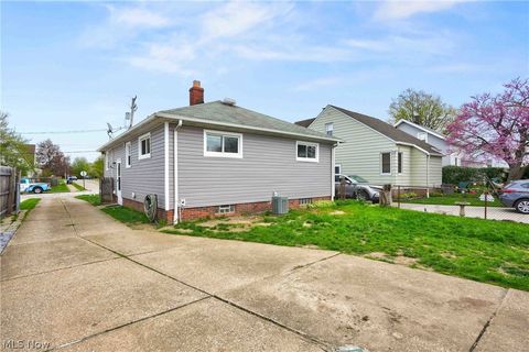 Tiny photo for 3124 W 142nd Street, Cleveland, OH 44111 (MLS # 5203115)