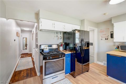 Tiny photo for 3124 W 142nd Street, Cleveland, OH 44111 (MLS # 5203115)