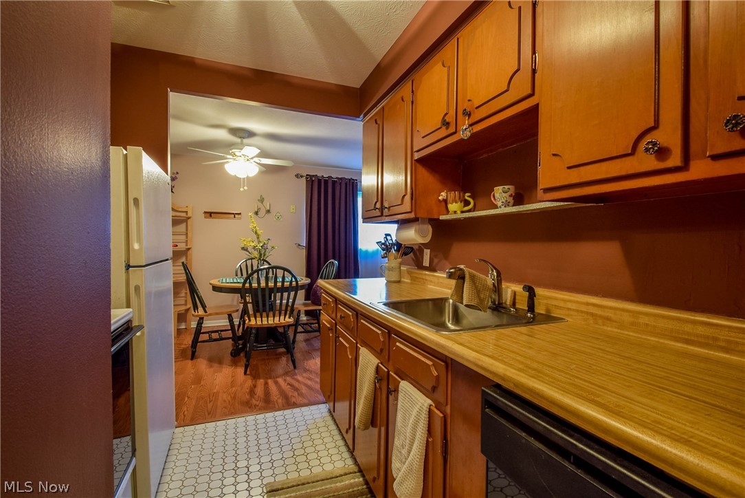 Golden Oaks - Residential