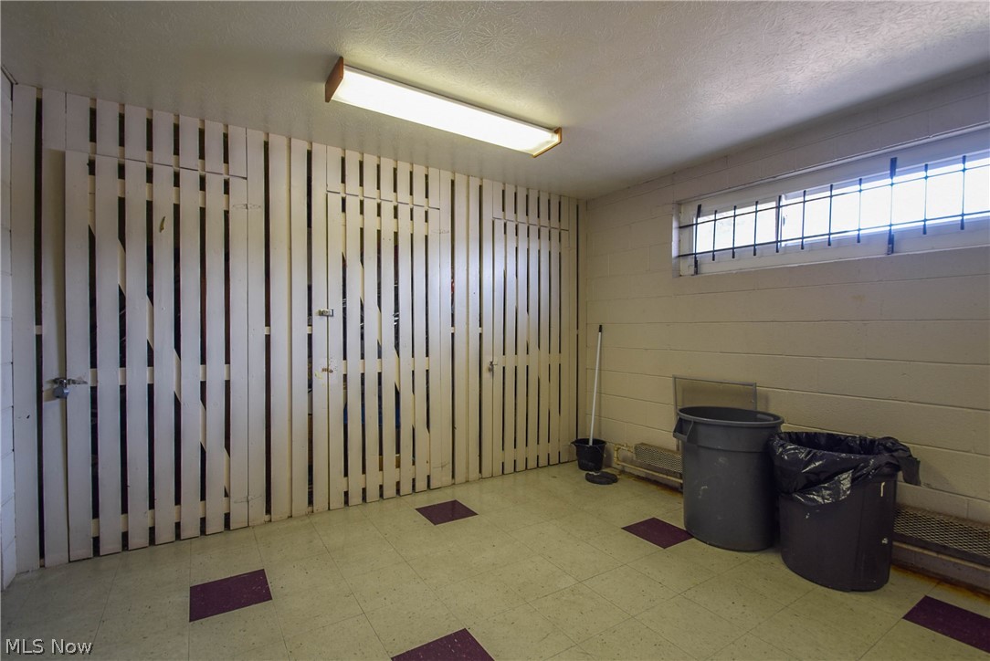 Golden Oaks - Residential