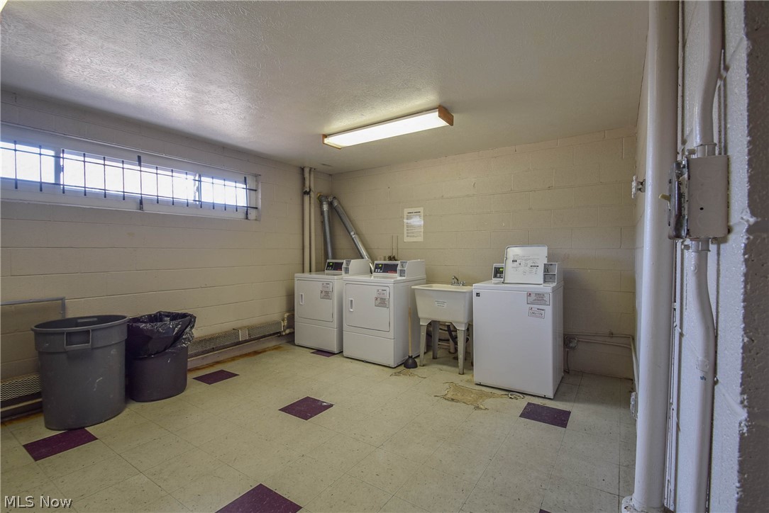 Golden Oaks - Residential