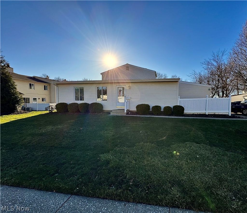 Photo of 346 Deepwood Drive, Wadsworth, OH 44281 (MLS # 5191925)