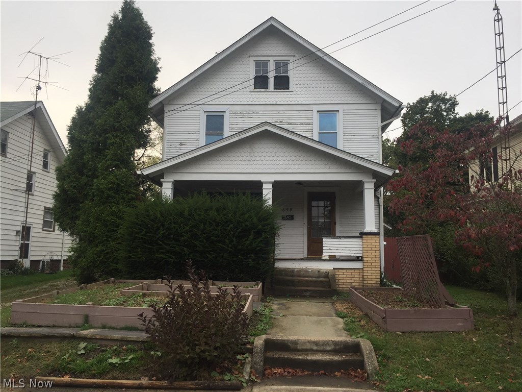 Classic two story home in Alliance! This fixer upper offers 3 bedrooms, one and a half baths and a detached garage. Sold as-is. Buyer to verify all information. Room sizes are approximate. Equal opportunity housing. Owner occupant deadline 10/29 at midnight. All bids are held until the deadline and answered the following day. Investors can bid 11/3.