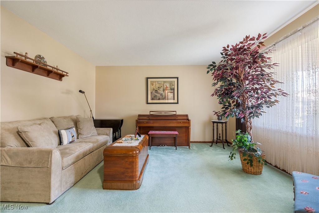 Photo of 6666 Carriage Lane Avenue NE, Canton, OH 44721 (MLS # 5168037)