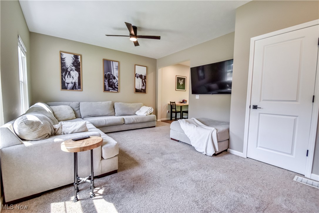 5020 Lakeview Drive, Mentor, Ohio image 4