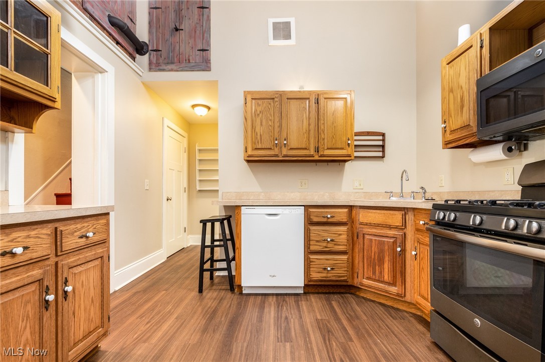 Cleveland, Ohio 44102, United States, 2 Bedrooms Bedrooms, ,2 BathroomsBathrooms,Residential,Pending,113837