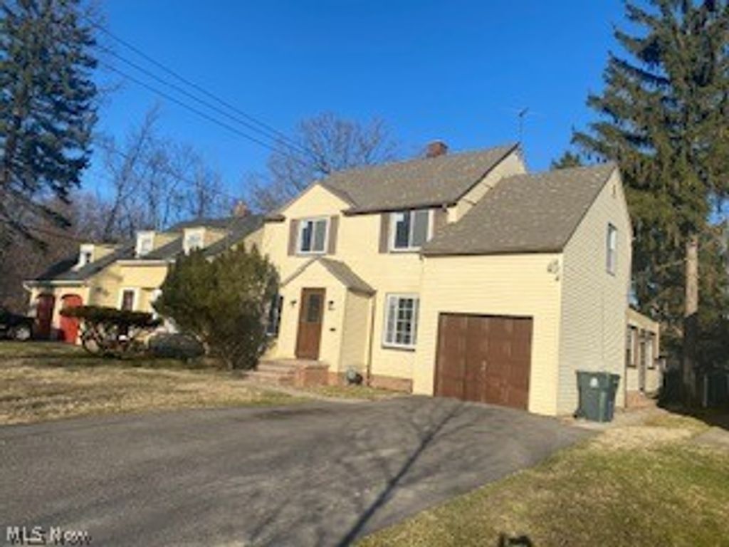 Photo of 1985 Revere Road, Cleveland, OH 44118 (MLS # 5188884)
