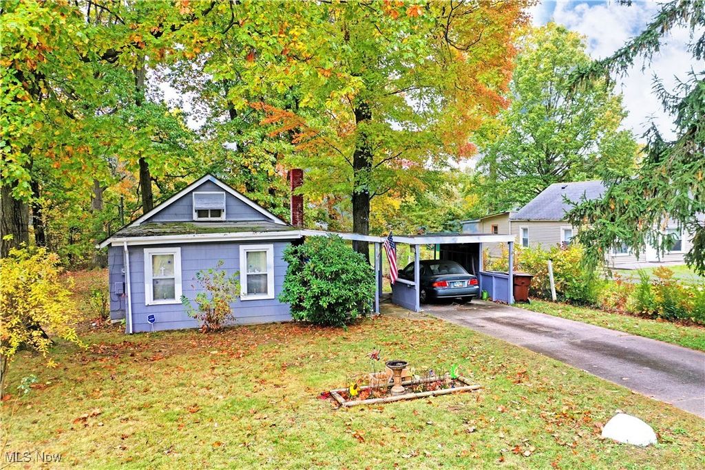 Photo of 1994 Ewalt Avenue NE, Warren, OH 44483 (MLS # 5167648)