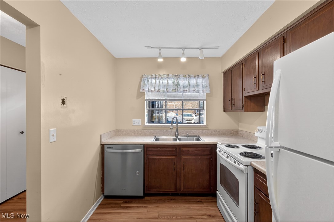 Hillsdale Rdg Condo - Residential