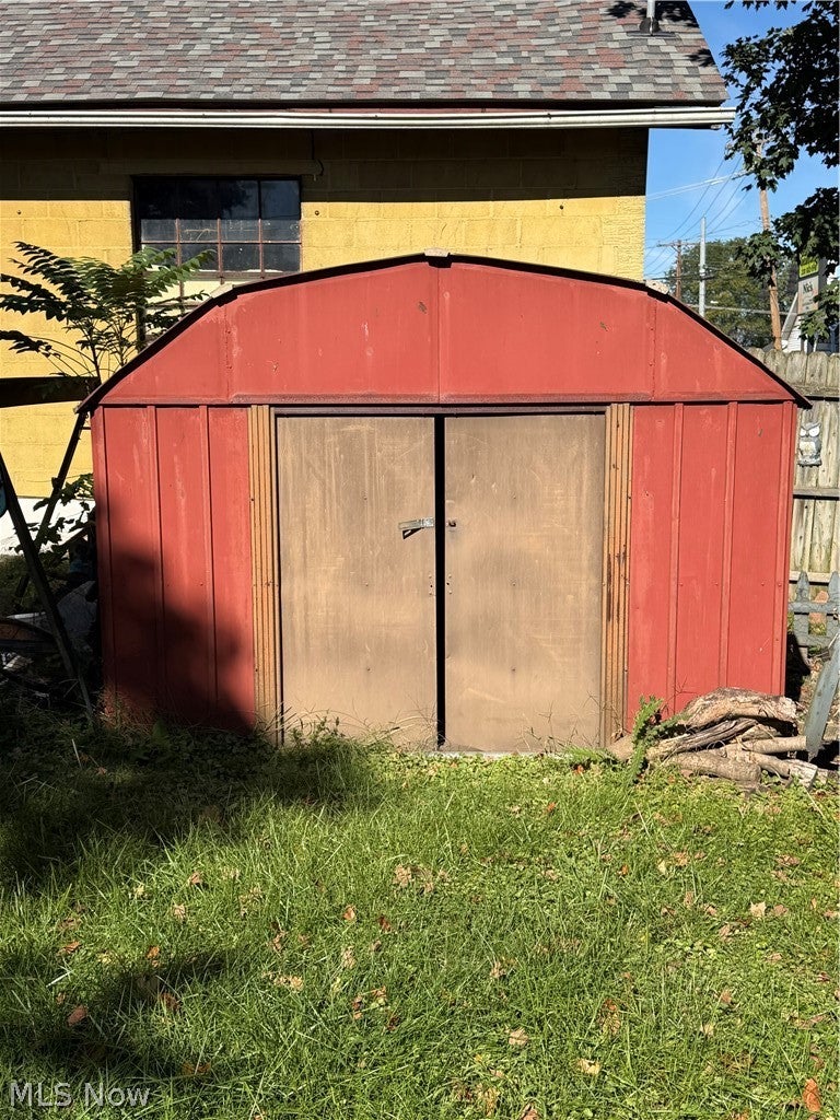 15 E 2nd Street