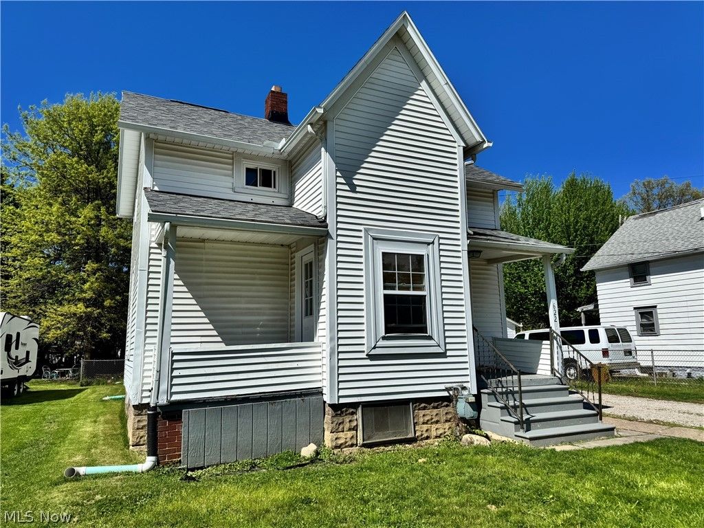 Photo of 622 W 24th Street, Lorain, OH 44052 (MLS # 5206343)